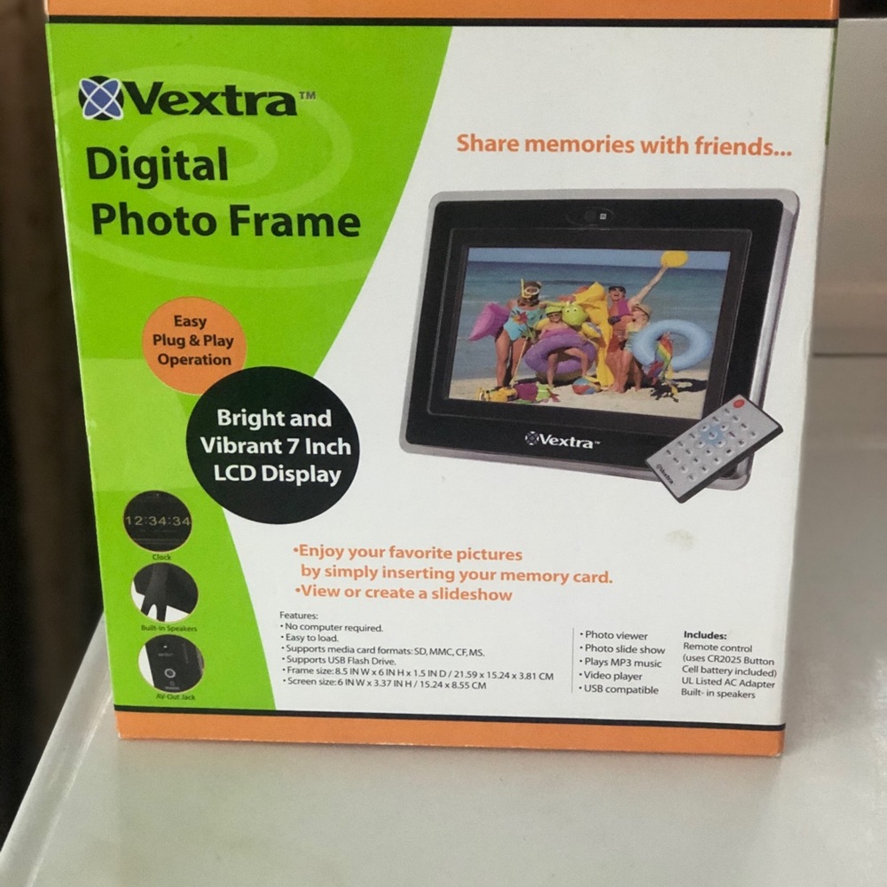 Brand New Digital Phot Frame 7”